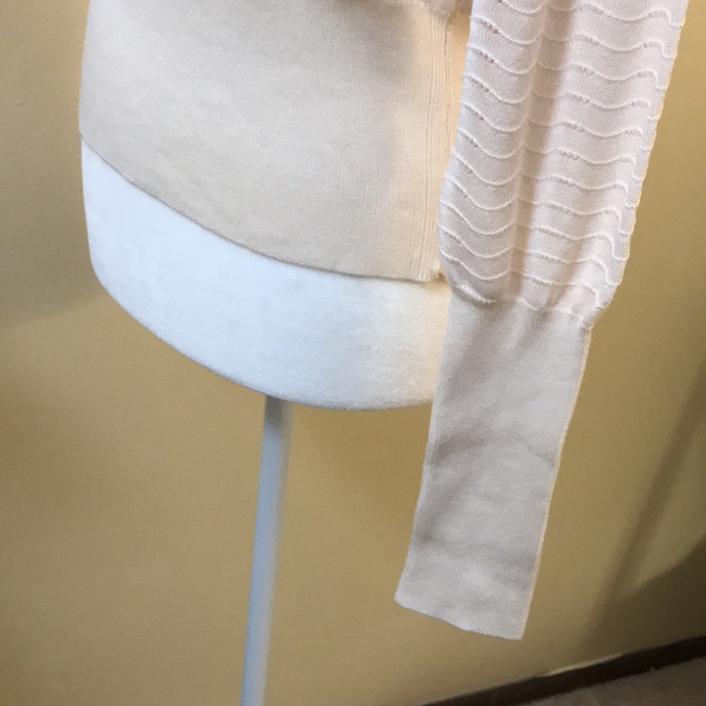 Venus Ruffle Shirt - Picture 3 of 7